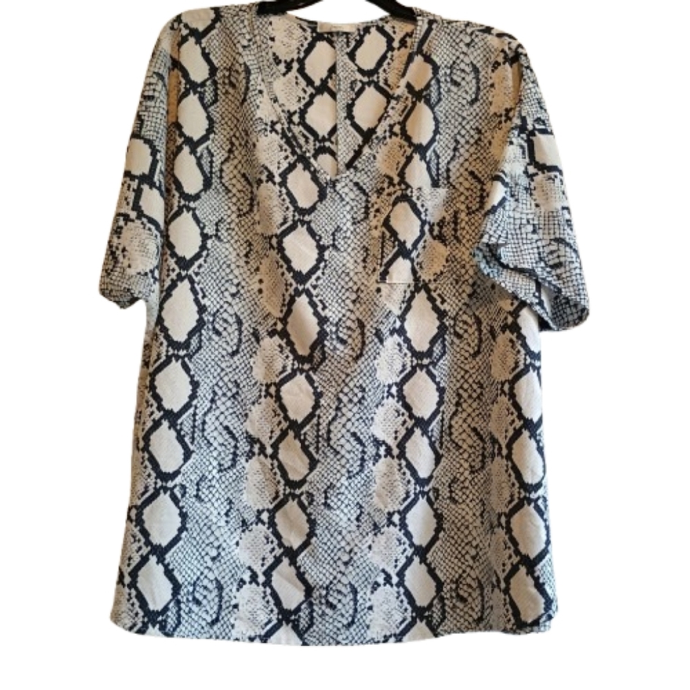 JODIFL Snake Print V-Neck Blouse in Black and Cream